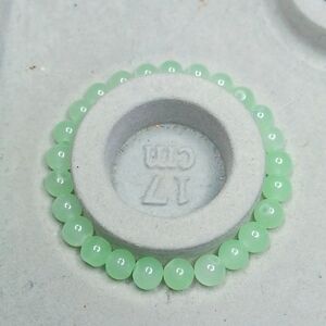 8mm cucumber green jelly bracelet 17cm